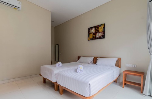 Pemaron Cabin | Affordable Guest House with Pool Near Beach