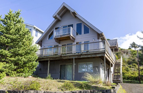 Netarts House | Affordable home with gorgeous bay and ocean views!