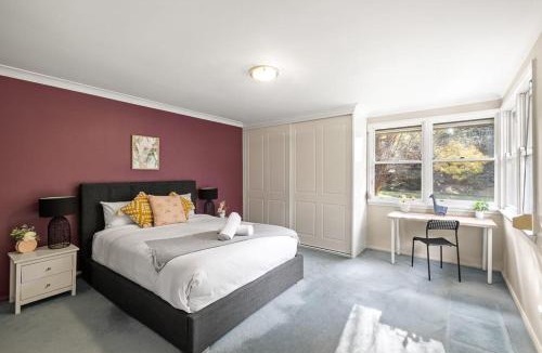 Pymble House | Affordable No-Frills Queen Ensuite Room in Pymble