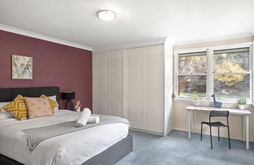 Pymble House | Affordable No-Frills Queen Ensuite Room in Pymble