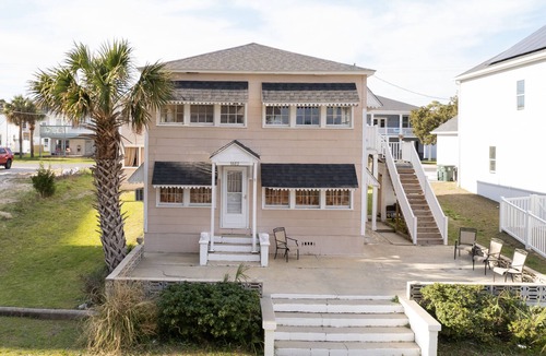 Crescent Beach Cottage | Affordable Ocean view 2BD - Walk 2 Beach - Pet Friendly