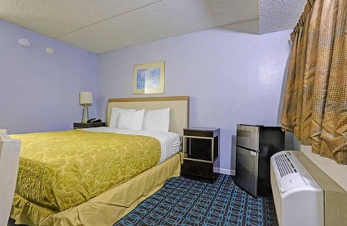 Brookville Hotel | Affordable & Pet-Friendly Room w/Free Parking, Near Golden Gate Park