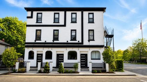 Wanaque Hostel | Affordable Private Room inWanaque Near NYC, Trails