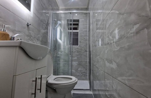 Roxbourne Apartment | Affordable Private Studio w/Ensuite – Ideal Stay
