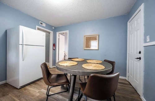 Indianapolis House | Affordable Quaint Retreat in Indianapolis