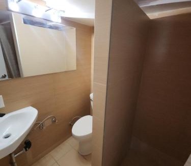 Mount Dennis House | Affordable Quiet Private Room - 10-min Walk to Subway