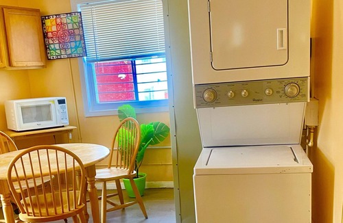 Downtown Baltimore House | Affordable room