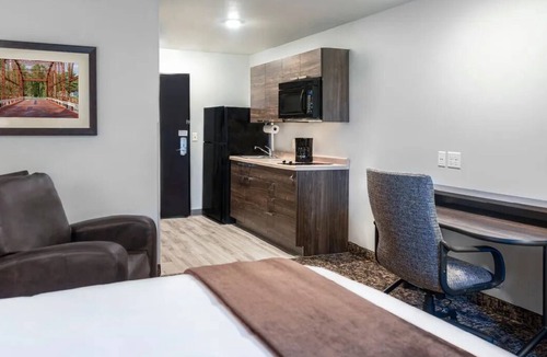 Seven Hills Hotel | Affordable Room with Kitchen Near Mandalay Bay Convention Center