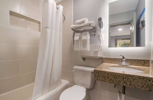 Salem Hotel | Affordable Salem Lodging Close to Speedway & Outdoor Adventures