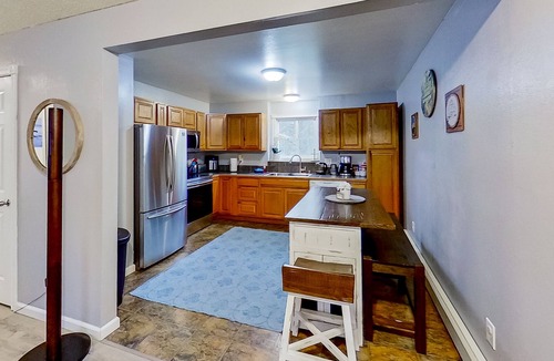 Eagle River House | Affordable stay across from trails with mtn views & full kitchen - dog-friendly
