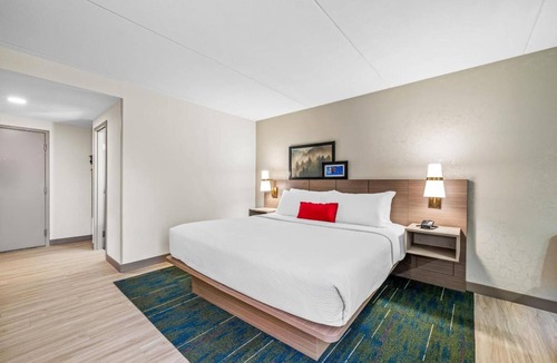 Statesville Hotel | Affordable Stay w/Free Breakfast | Near Statesville Historic District - 2 miles