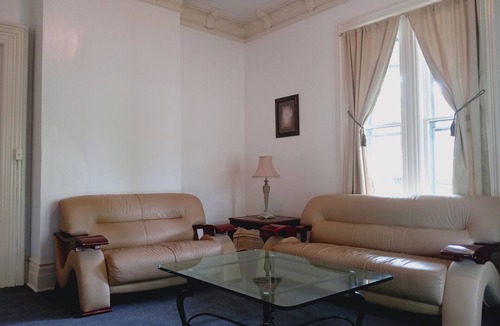 Plainfield Apartment | AFFORDABLE SUITE IN MINI MANION NEAR PUBLIC TRANSPORTATION AND SHOPPING DISTRIC