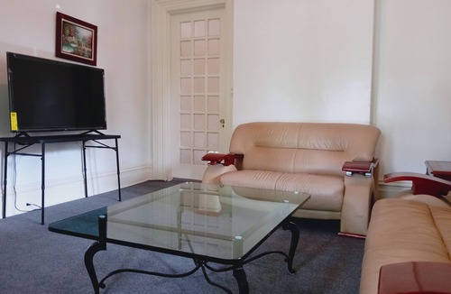 Plainfield Apartment | AFFORDABLE SUITE IN MINI MANION NEAR PUBLIC TRANSPORTATION AND SHOPPING DISTRIC