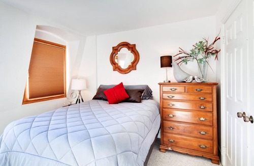 Georgetown House | Affordable Townhouse on M Street in Washington DC