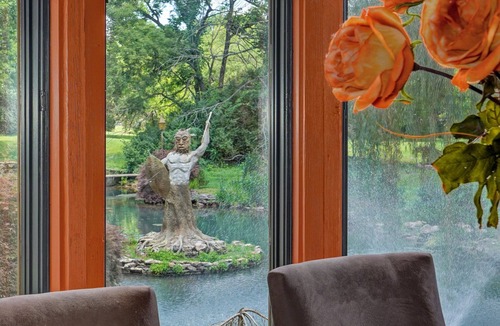 Southeast Springfield House | African Queen, Private Lake and Indoor Hot Tub on 4 acres