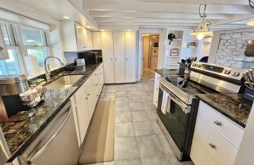 Newbury Condo | After Dune Delight: Beachfront & Access! Condo