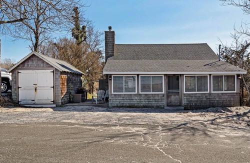 Wading River House | After Dune Delight Beach Cottage | Steps to Shore