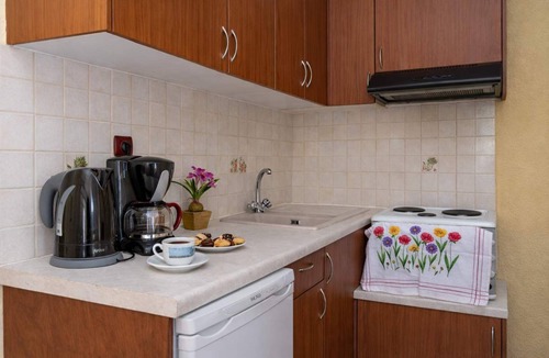 Kardamyla Apartment | Agali Beach - Studio with Garden View in Chios