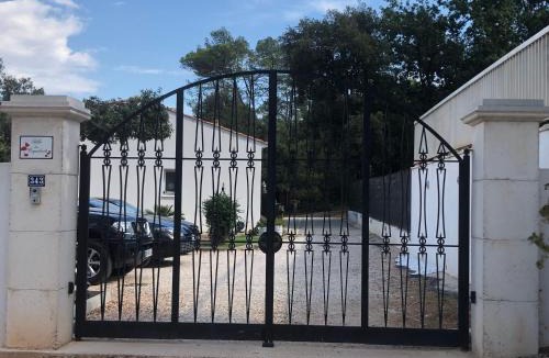 Camps-la-Source Villa | Agréable T2 au calme avec jacuzzi et jardin