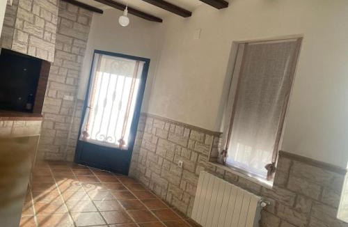 Graja de Iniesta House | Agradable casa con chimenea interior y barbacoa.