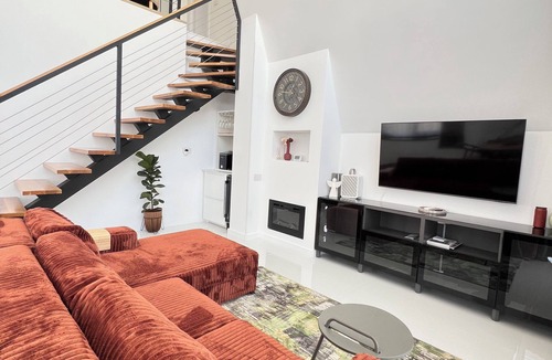 Tunari Villa | AGrey frame Residence Villas