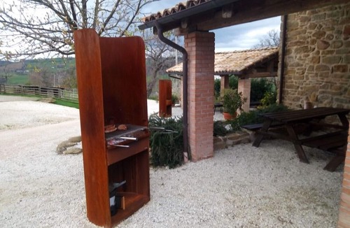 Pergola Apartment | Agriturismo Alla Vecchia Quercia vacation apartment "Frontone" for 4-5 persons