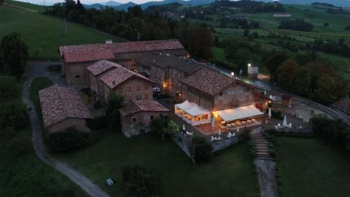 Viano House | Agriturismo Cavazzone