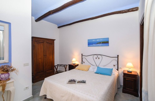 Oliena Hotel | Agriturismo Guthiddai