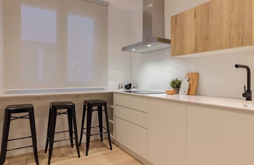 La Corredoria y Ventanielles Condo | AH Room4You. Room4 con baño privado. VUT-3026-AS