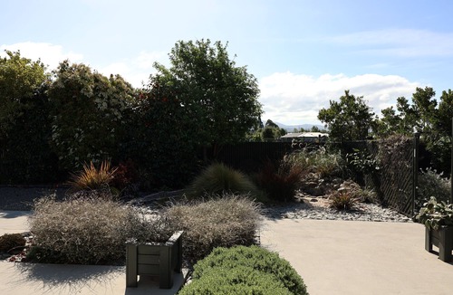 Waimate Apartment | AHAVA B&B Luxurious, private, wheelchair friendly apartment; breakfast included.