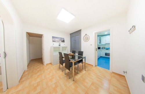 Cornella de Llobregat Condo | Ahllenrock – Modern apartment in Cornellà, close to the metro and airport