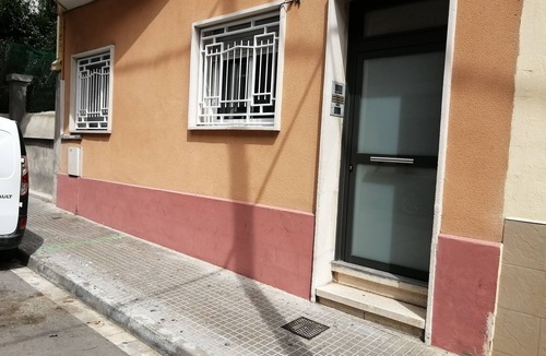 Cornella de Llobregat Condo | Ahllenrock – Modern apartment in Cornellà, close to the metro and airport