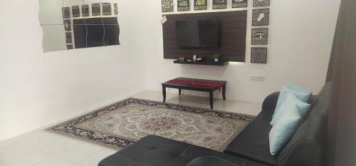 Si Rusa House | AHNa HOMESTAY TELUK KEMANG