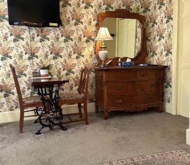 Franklin Bed & Breakfast | Aiken Manor B&B