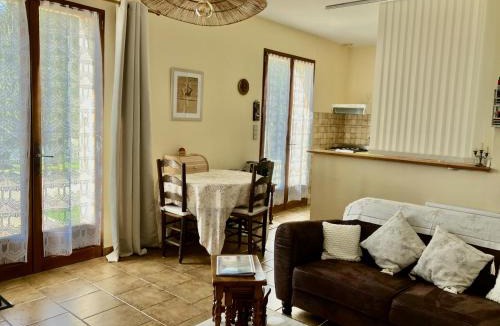 Capdrot Apartment | Air-Con & Cosy 3-Star Windmill Cottage of Monpazier within 5 mins' walk to village