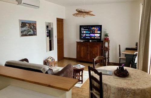 Capdrot Apartment | Air-Con & Cosy 3-Star Windmill Cottage of Monpazier within 5 mins' walk to village
