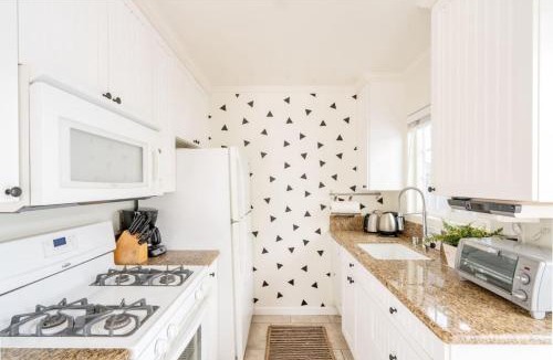 Crown Point House | Air Concierge Pacific Beach Breezy Cottages 1