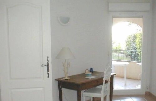 Cavalaire-sur-Mer Apartment | Air conditioned apartment for 6 persons in a residence with swimming pool at 700 meters of the beach