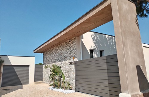 Pont-Saint-Esprit Villa | Air-conditioned villa, heated pool, vineyard view, calm setting