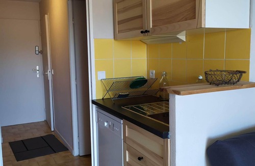 Les Sablettes Apartment | Air-conditioned T2 apartment 5 minutes' walk from Les Sablettes beach LLS1