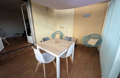 Valras-Plage Apartment | Air-Conditioned 2-Room Apartment with Sunny Loggia and Parking, Near Beach and Shops