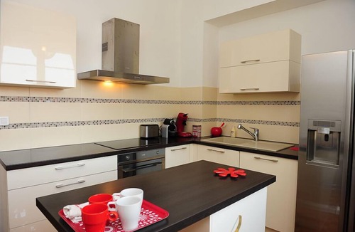 Avignon Apartment | Air-conditioned apartment 100m2 garage terrace near Avignon center