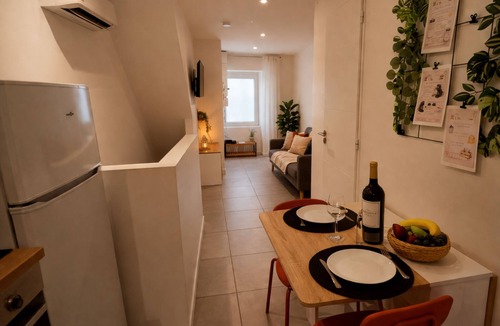 Valence Apartment | Air-conditioned cocooning room and terrace 5-minute walk from town center