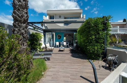 Le Grau-Du-Roi Villa | Air-conditioned south-facing villa for 8 people in the heart of La Marina