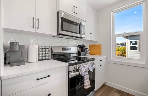 Springbank Hill House | Air Conditioned » Garage » 2BR Townhouse » Sleep 5
