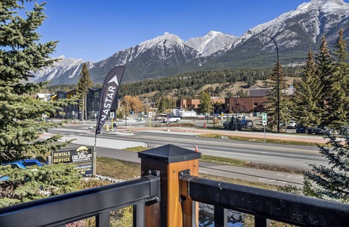 Canmore House | Air Conditioned Lady MacDonald View Townhouse - Downtown Canmore