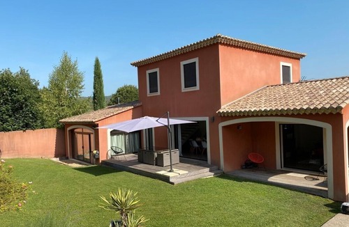 Entrechaux House | Air-conditioned Provencal family home with heated swimming pool