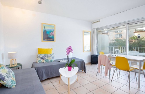 Saint-Raphael Apartment | Air-conditioned studio for 2, near beach and shops, WiFi