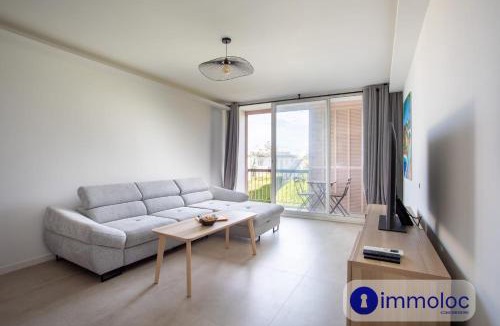 Saint-Laurent-du-Var Apartment | Air-conditioned studio 5 minutes from the beach and shops
