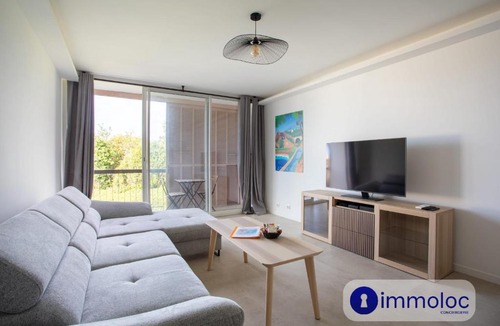Saint-Laurent-du-Var Apartment | Air-conditioned studio 5 minutes from the beach and shops